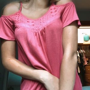 (Art class) women’s small. Off the shoulder blouse